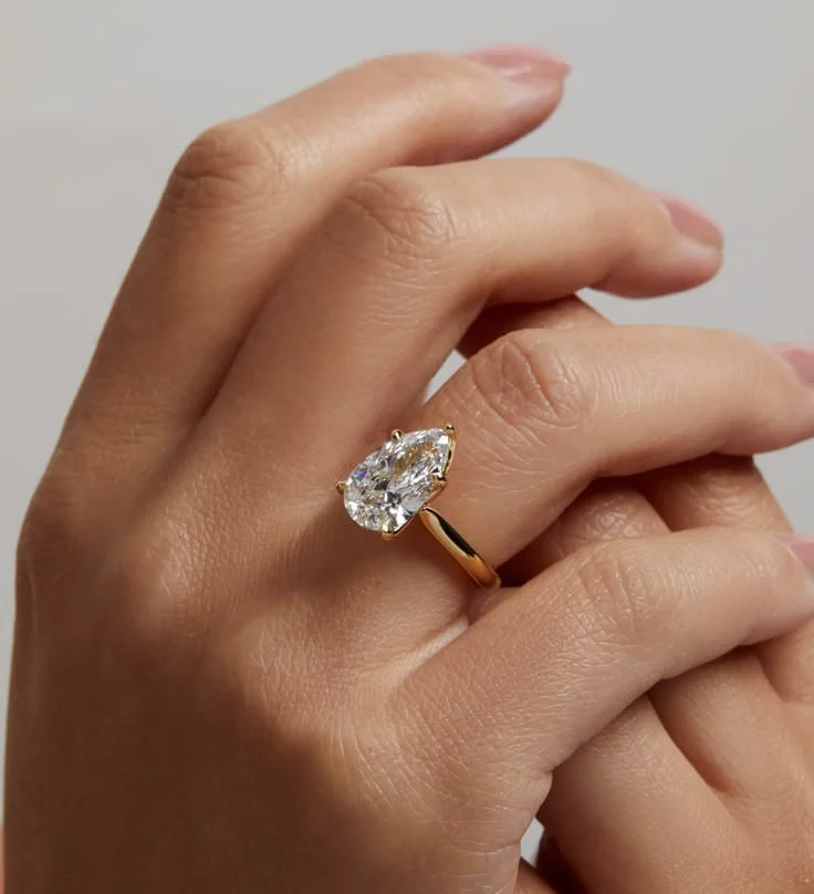 Pear-Shaped Diamond Engagement Rings